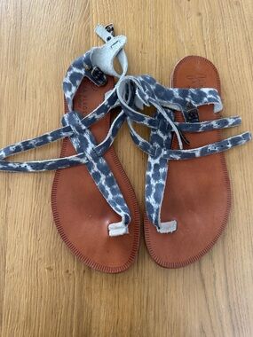 Joie Grey Patterned Leather-Strap Flat Sandals